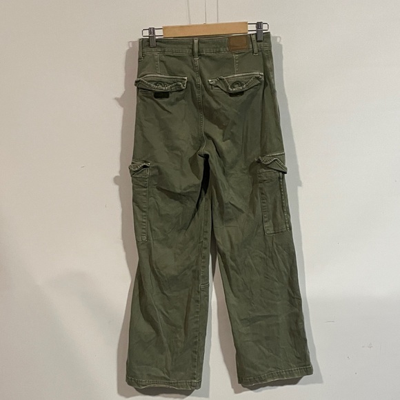 American eagle women’s Green Cargo Pants - Picture 3 of 4